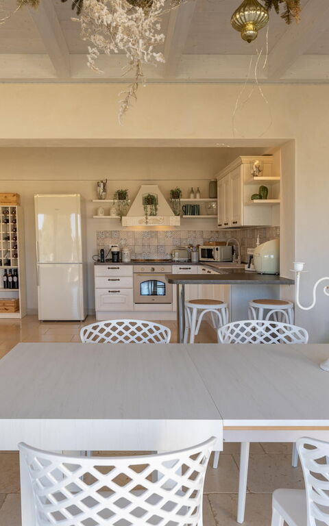 Villa Calanthia: Lunchroom, Woonkamer