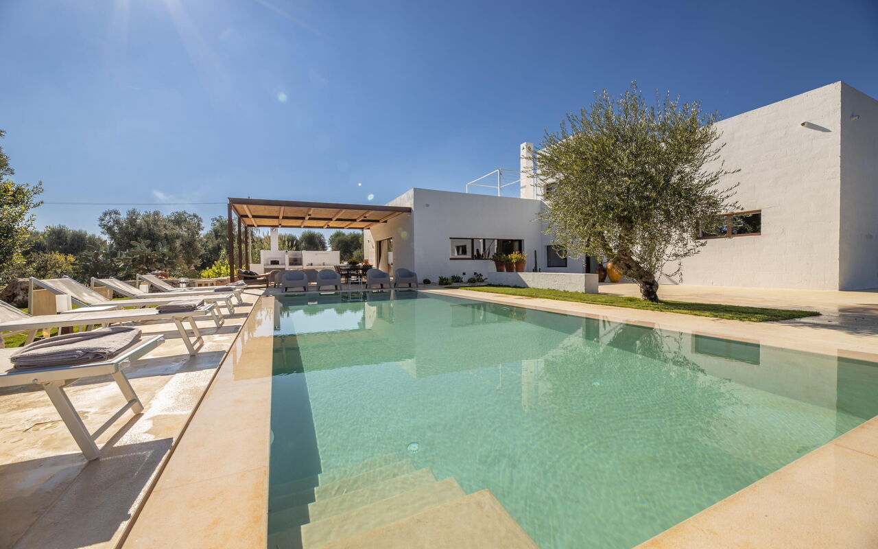 Villa Perla del Mare: Buitenkanten, Buitenshuis, zwembad