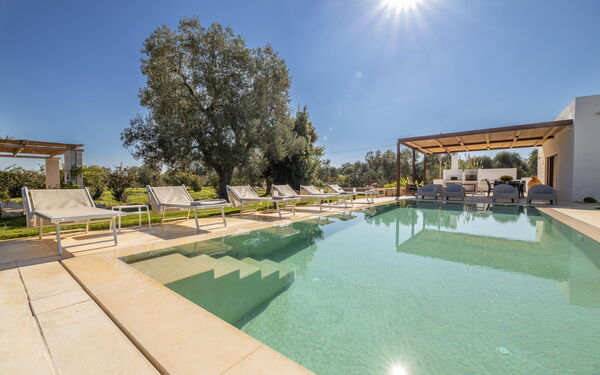 Villa Perla del Mare: Buitenkanten, Buitenshuis, zwembad