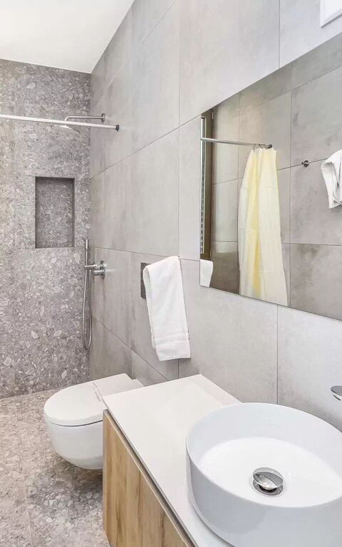 Azure Seaview- Garnet Villa: Badkamer