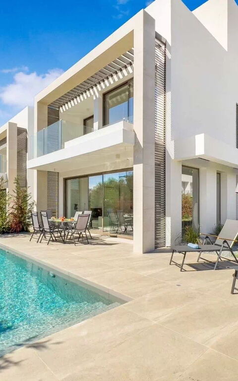 Azure Seaview- Garnet Villa: Buitenkanten, Buitenshuis, zwembad
