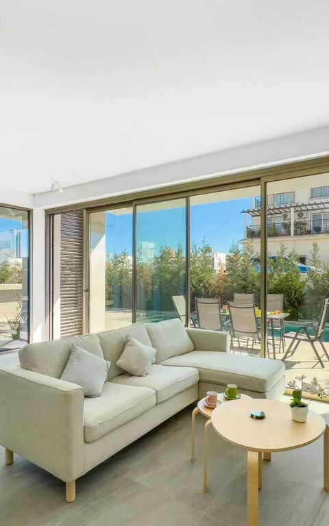 Azure Seaview- Garnet Villa: Woonkamer