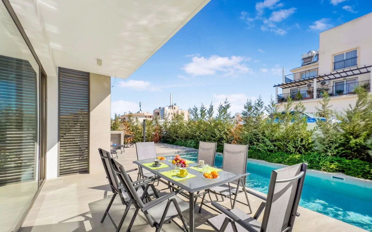 Azure Seaview- Garnet Villa: Balkon / terras / patio, Buitenkanten, Buitenshuis, zwembad