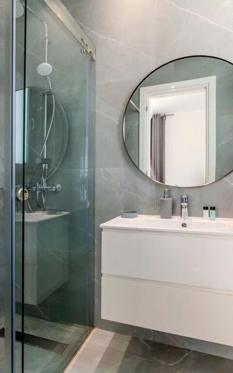 By the Beach - Aura Villa: Badkamer
