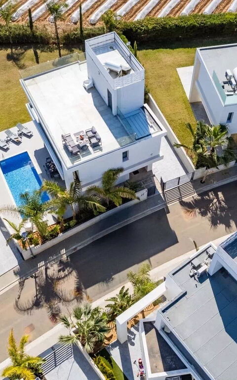 By the Beach - Aura Villa: Keer bekeken