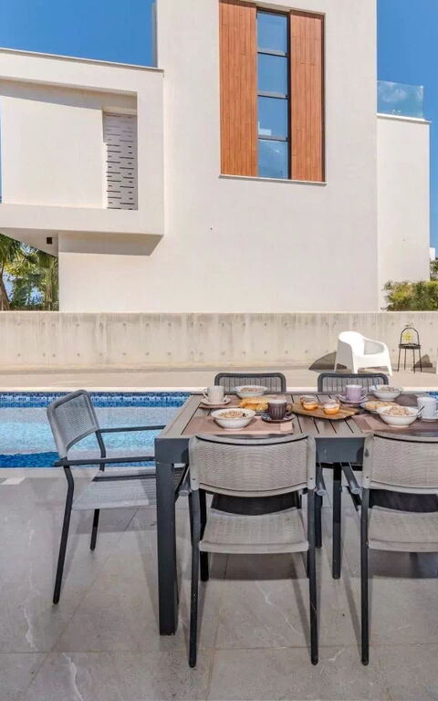 By the Beach - Aura Villa: Buitenkanten, Buitenshuis, zwembad