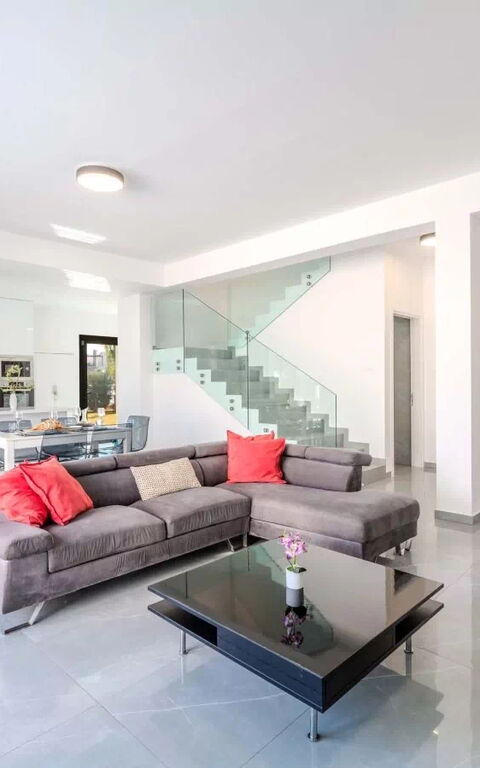By the Beach - Aura Villa: Woonkamer