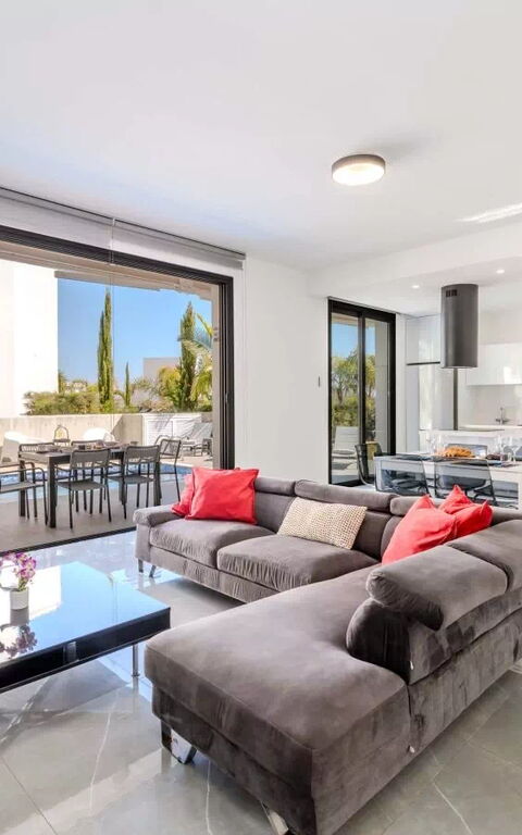 By the Beach - Aura Villa: Woonkamer