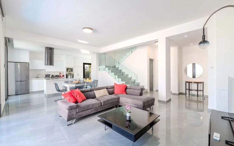 By the Beach - Aura Villa: Woonkamer