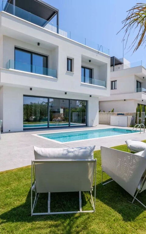 By the Beach - Blue Topaz Villa: Buitenkanten, Buitenshuis, Tuin, zwembad