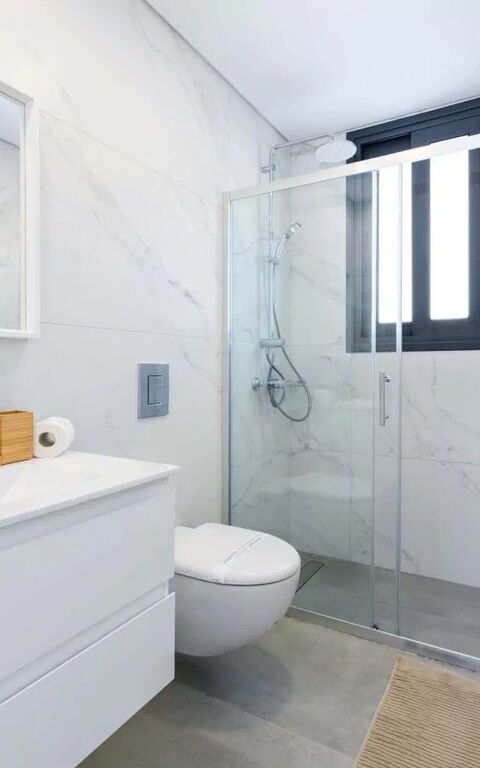 By the Beach - Blue Topaz Villa: Badkamer