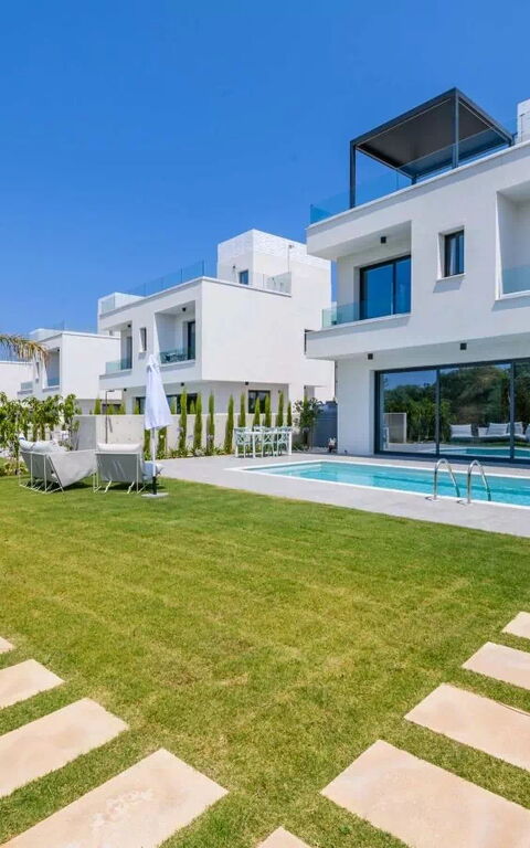 By the Beach - Blue Topaz Villa: Buitenkanten, Buitenshuis, Tuin, zwembad