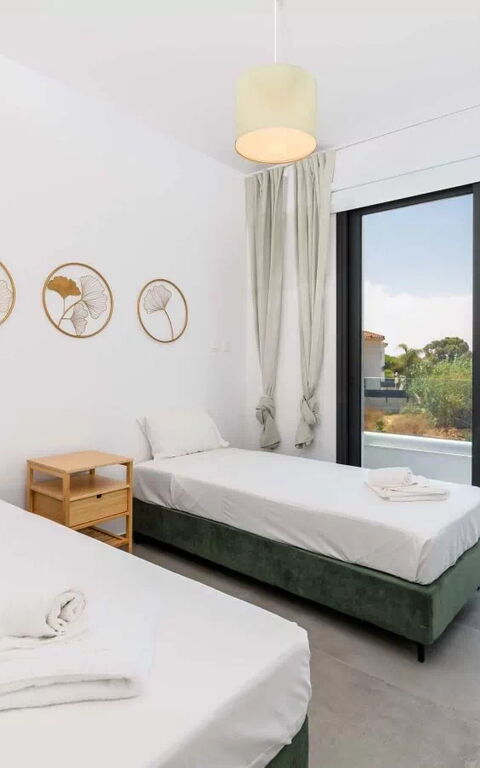 By the Beach - Blue Topaz Villa: slaapkamer