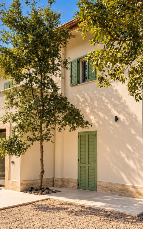 Roc Villa: Buitenkanten, Buitenshuis