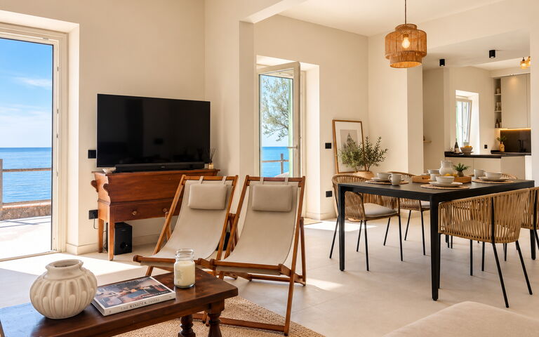 Roc Villa: Keer bekeken, Lunchroom, Woonkamer