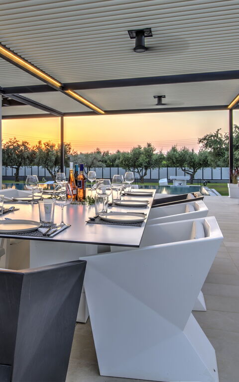 Villa Watanave: Balkon / terras / patio, Buitenkanten, Buitenshuis, Lente, Zomer