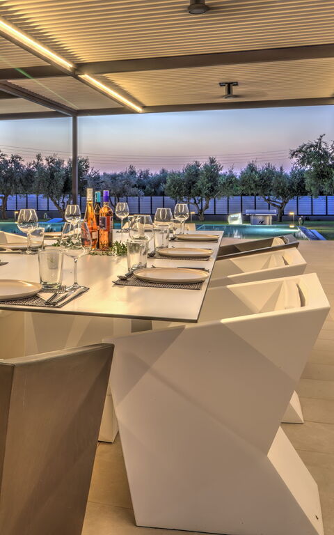 Villa Watanave: Balkon / terras / patio, Buitenkanten, Buitenshuis, Lente, Zomer