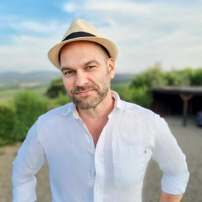 Asbjørn Risøy, OVERZEESE PRODUCTIEONDERSTEUNING